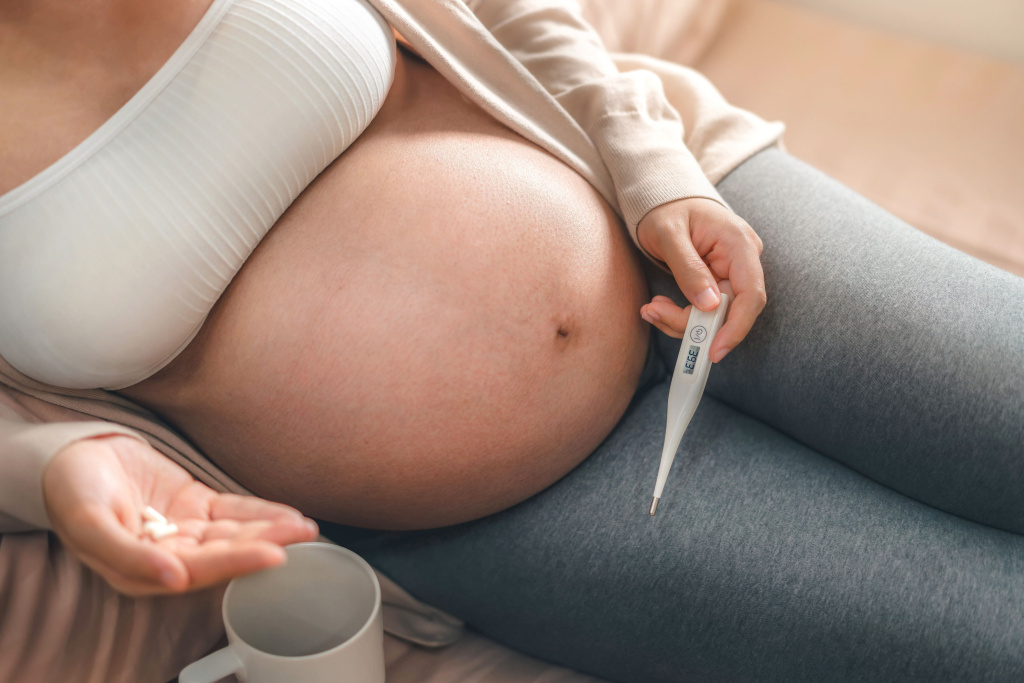 Беременная женщина во время простуды